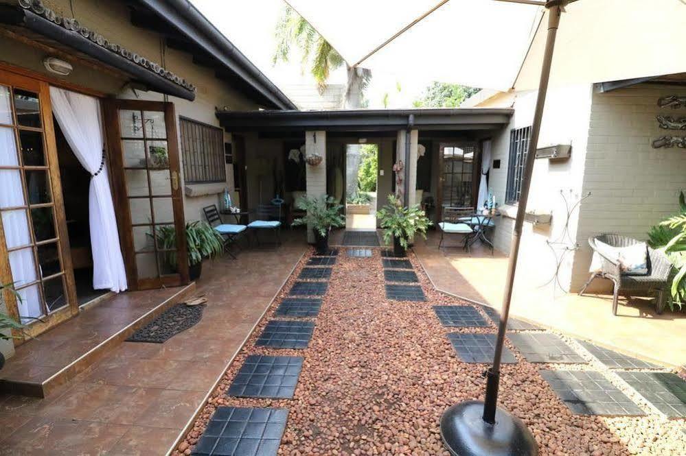 Ama Zulu Guesthouse & Safaris Хлухлуве Экстерьер фото